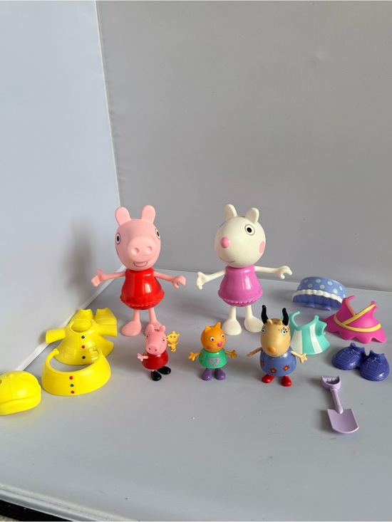 Peppa Pig Other - Peppa Pig Lot- Dress Up Peppa & Suzy Dolls w/ Accessories & Mini Figures